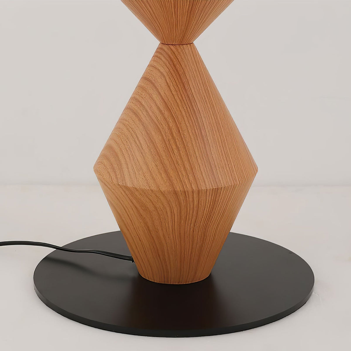 Drisen Minimalistische Stehleuchte aus Holz