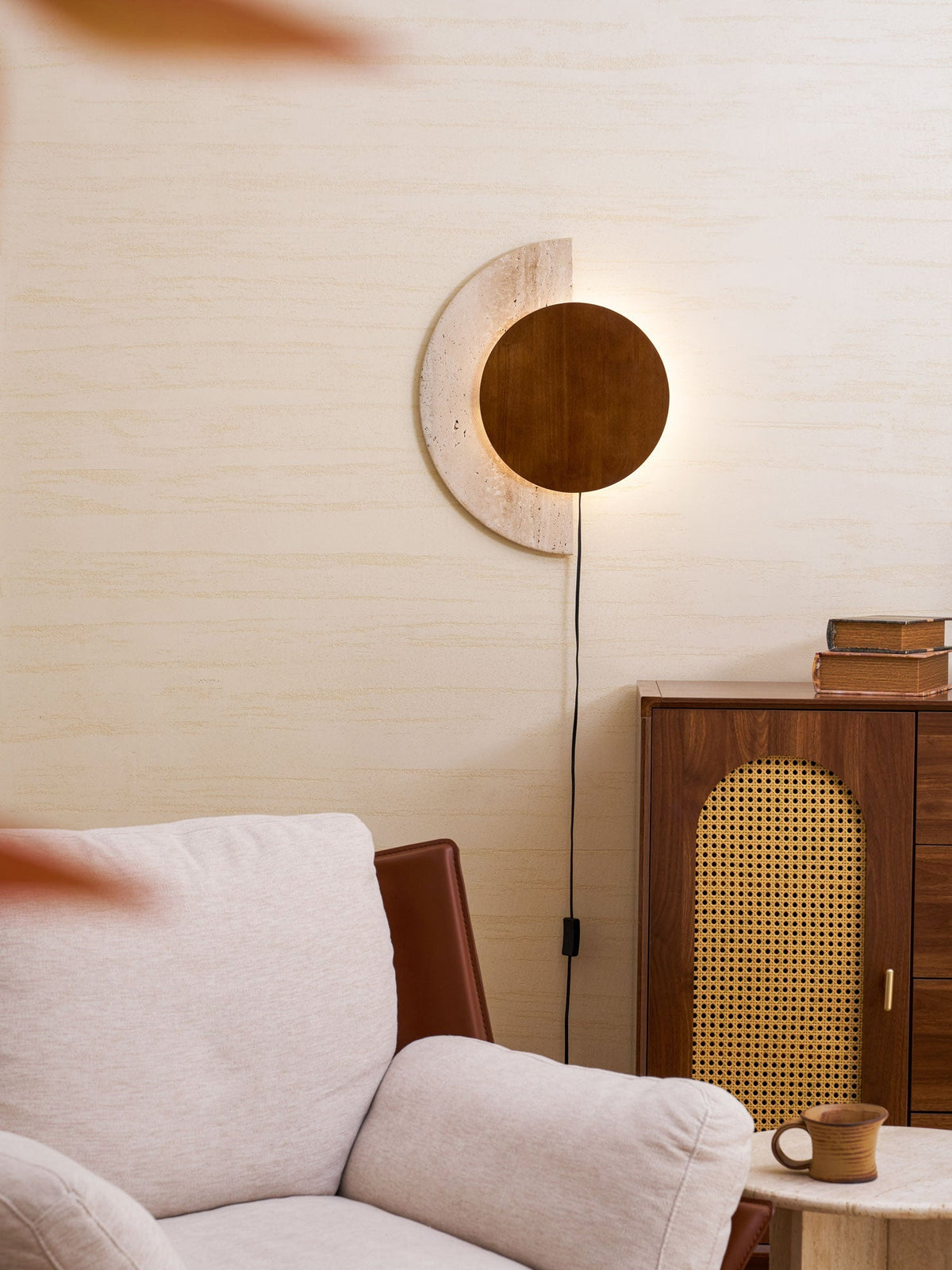 Crescent Halo Wandleuchte mit Stecker