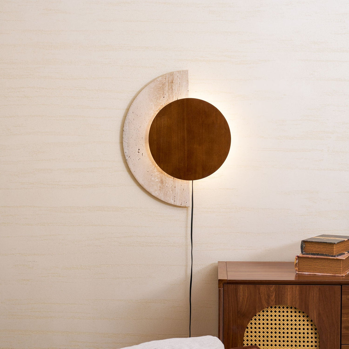 Crescent Halo Wandleuchte mit Stecker