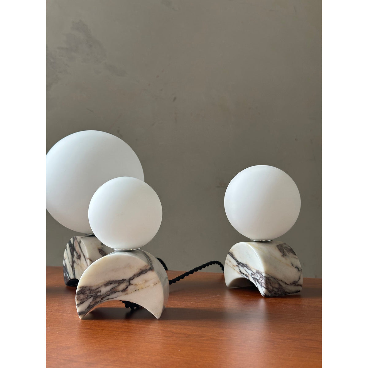 Crescent Marmor-Tischlampe