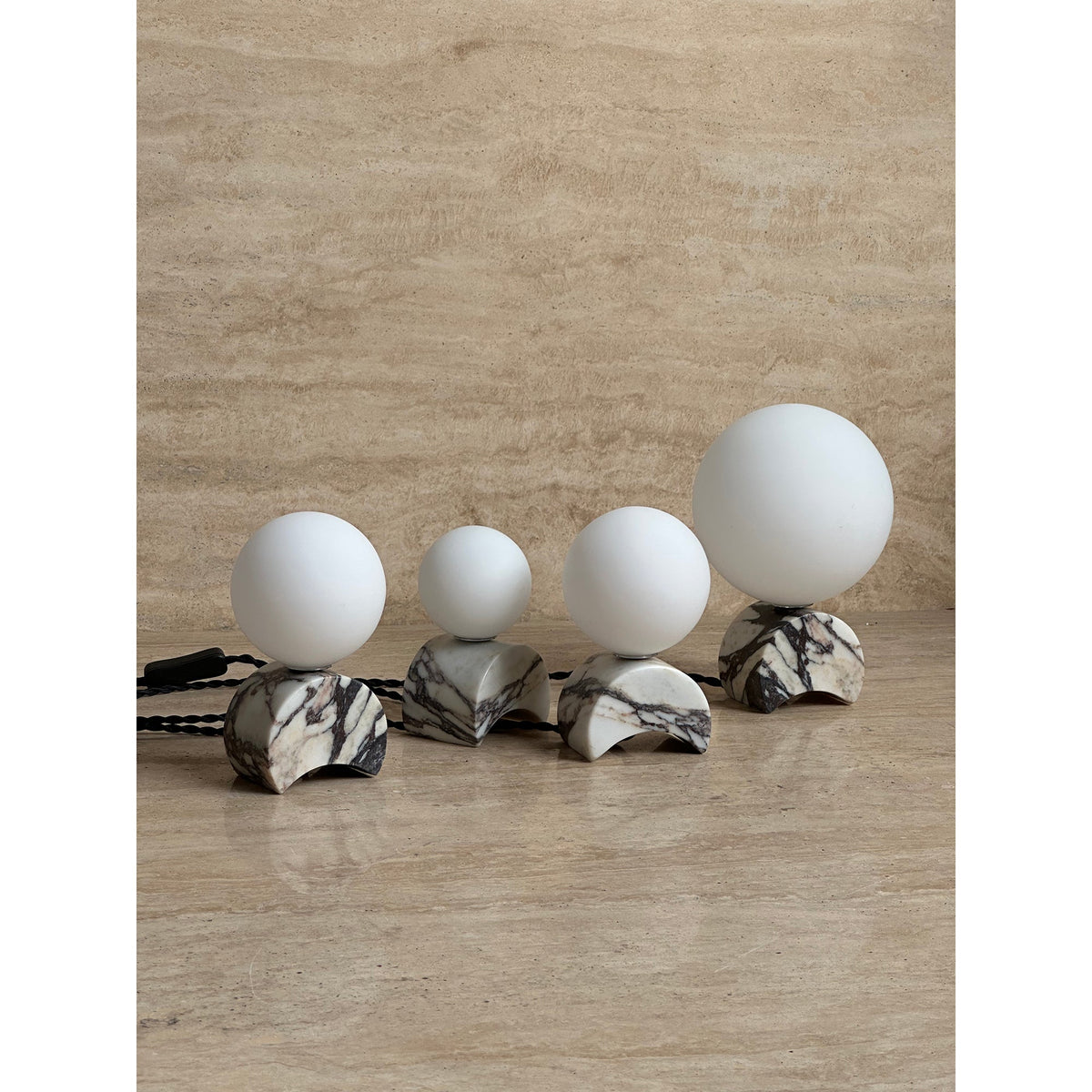 Crescent Marmor-Tischlampe