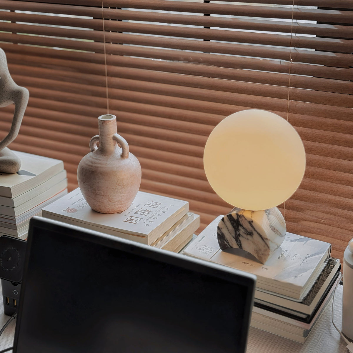 Crescent Marmor-Tischlampe