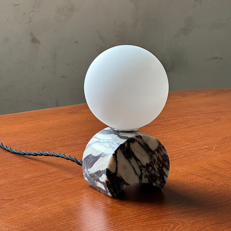 Crescent Marmor-Tischlampe