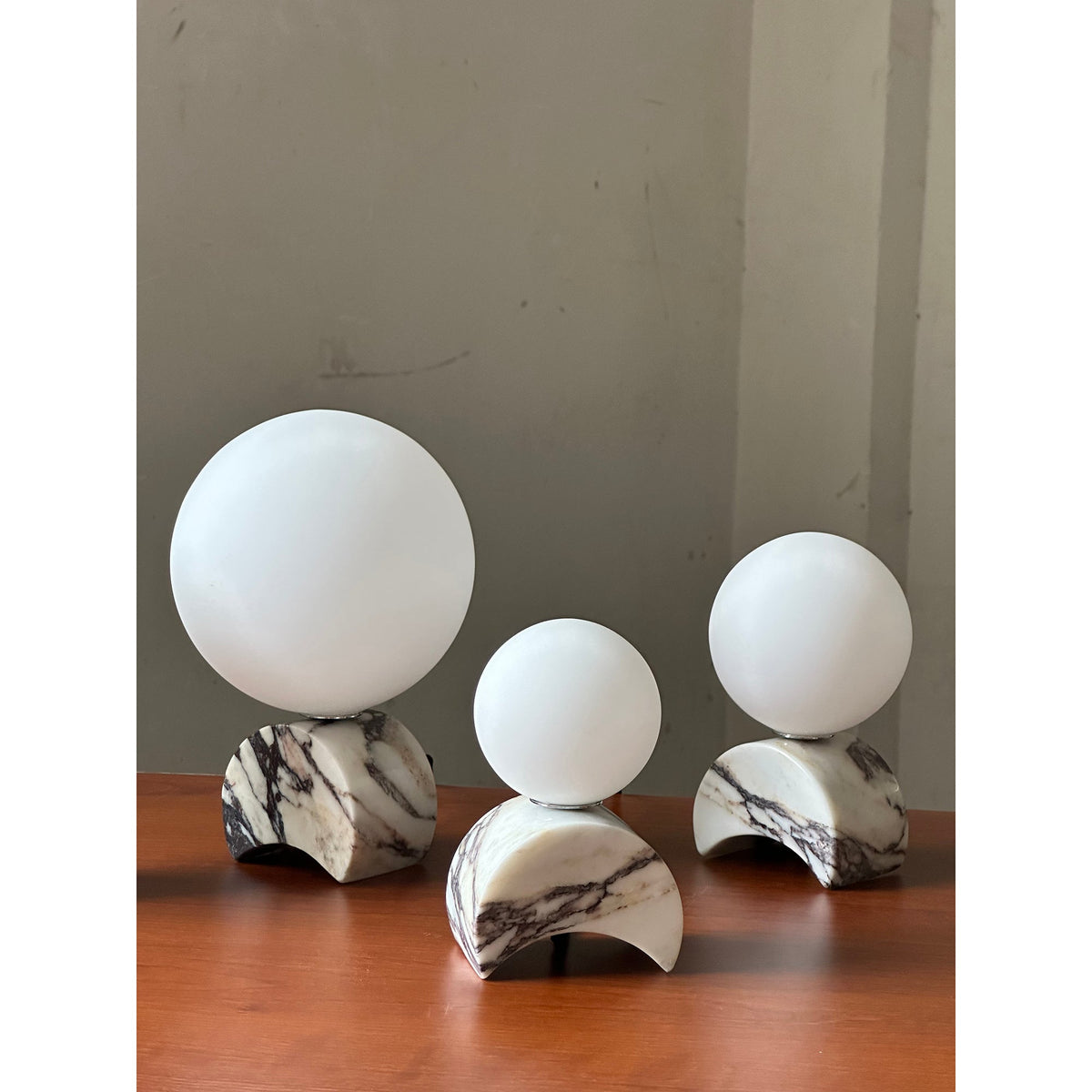 Crescent Marmor-Tischlampe