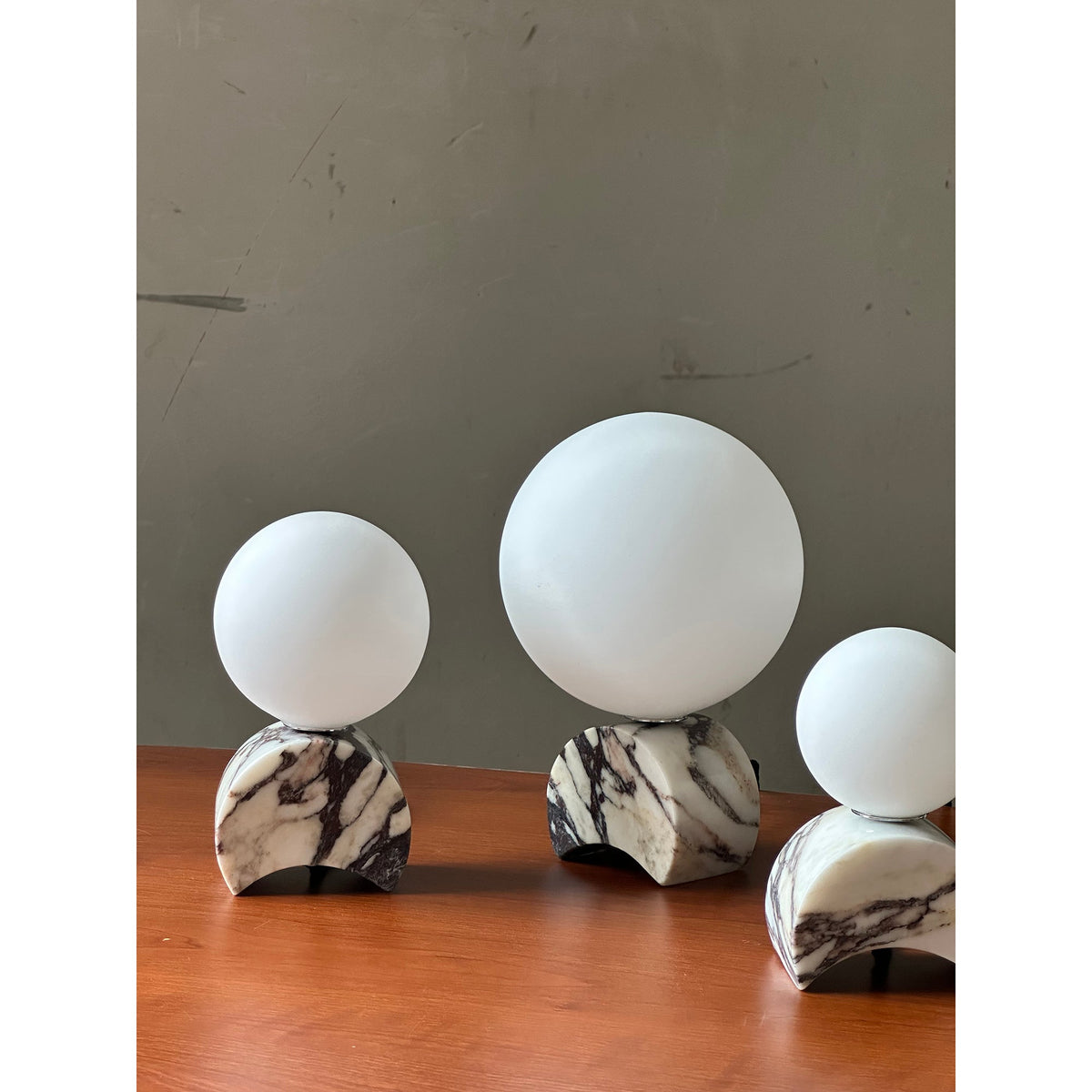 Crescent Marmor-Tischlampe