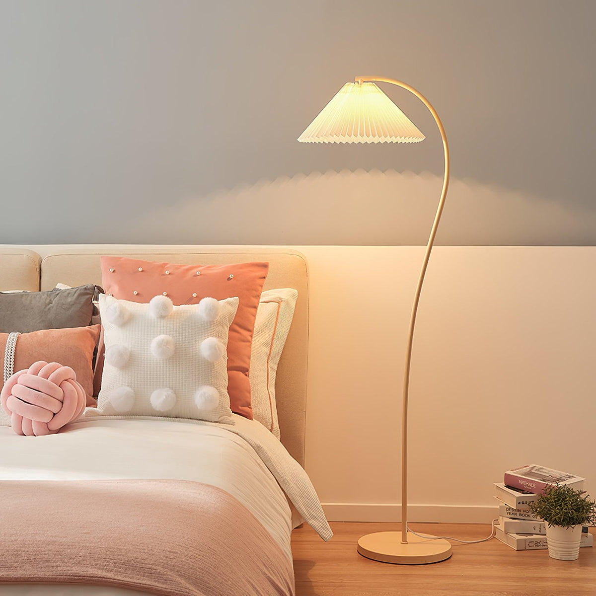 Fyrel Minimalistische Stoff-Stehleuchte in Creme & Hellgelb