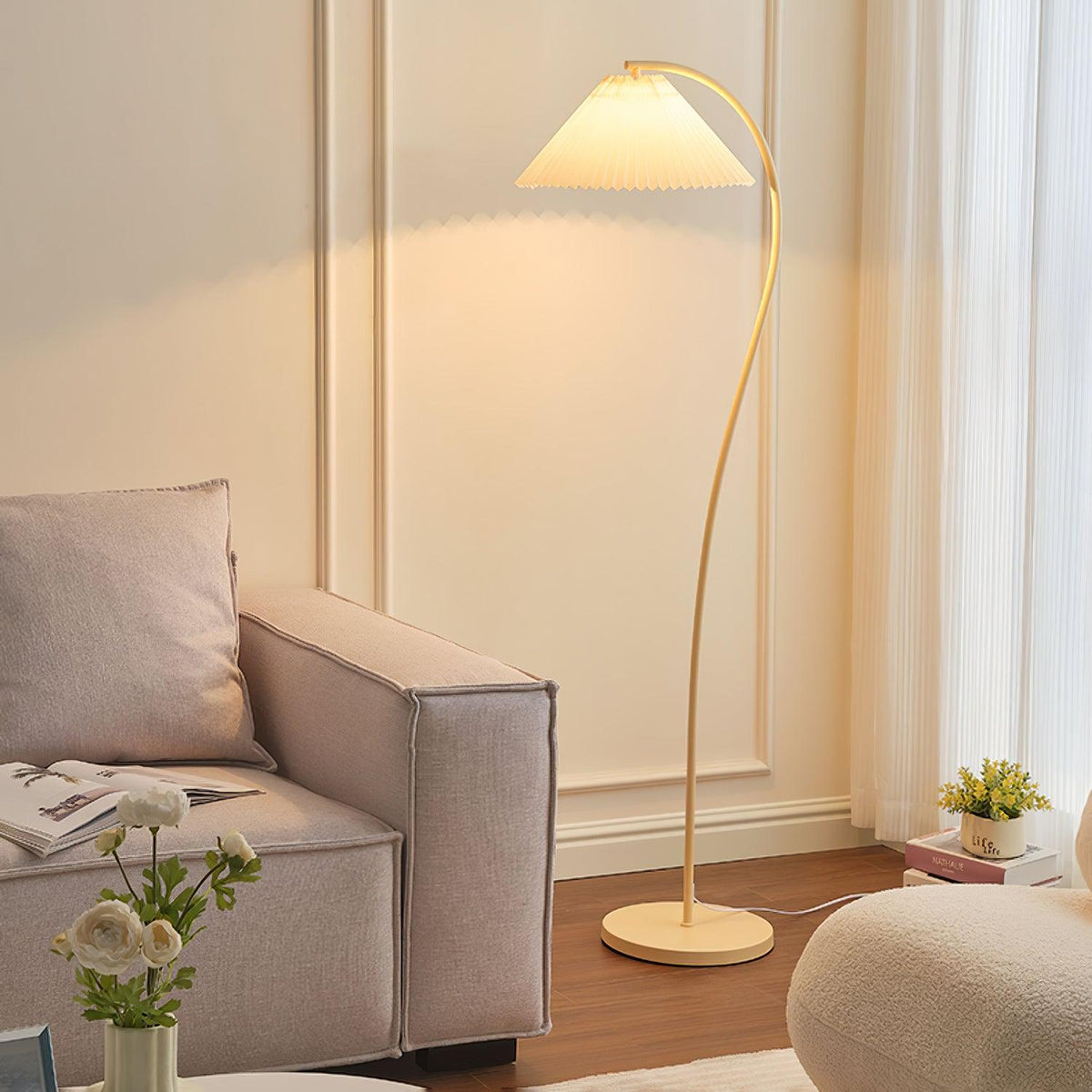 Fyrel Minimalistische Stoff-Stehleuchte in Creme & Hellgelb