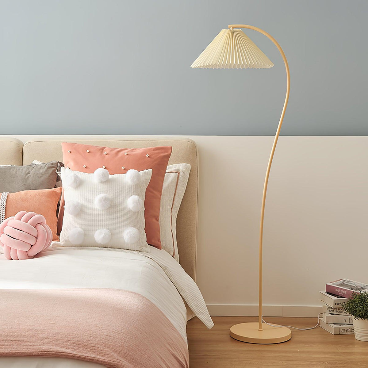 Fyrel Minimalistische Stoff-Stehleuchte in Creme & Hellgelb
