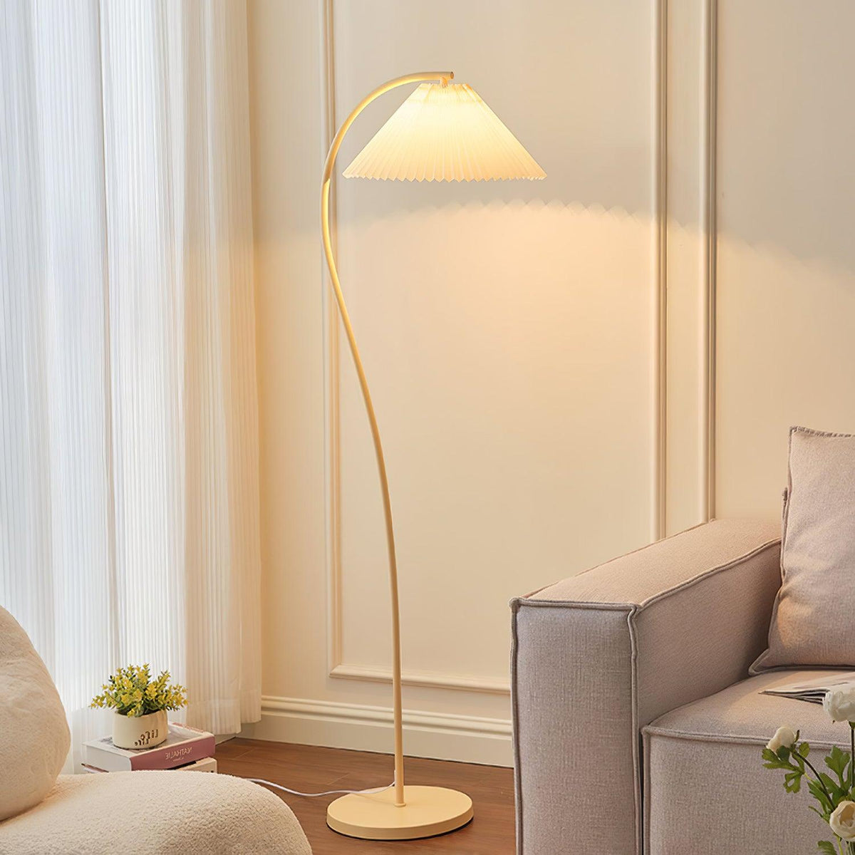 Fyrel Minimalistische Stoff-Stehleuchte in Creme & Hellgelb