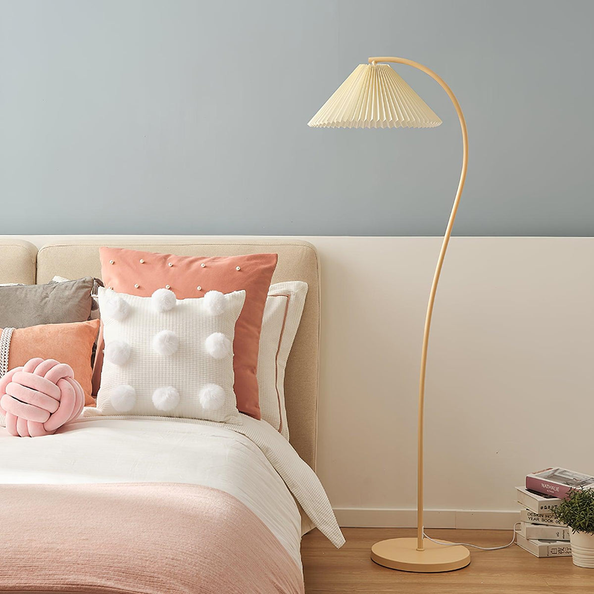 Fyrel Minimalistische Stoff-Stehleuchte in Creme & Hellgelb