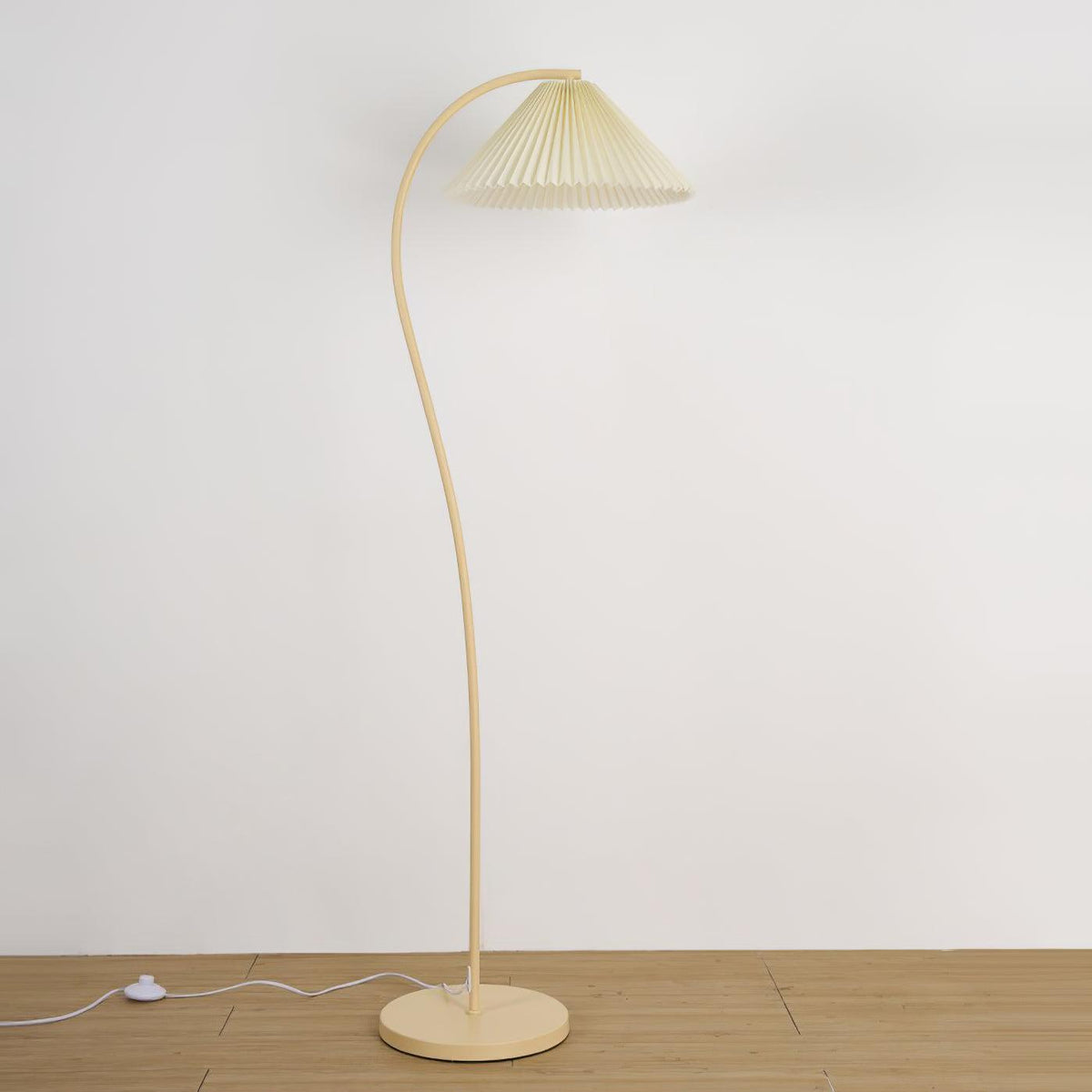 Fyrel Minimalistische Stoff-Stehleuchte in Creme & Hellgelb