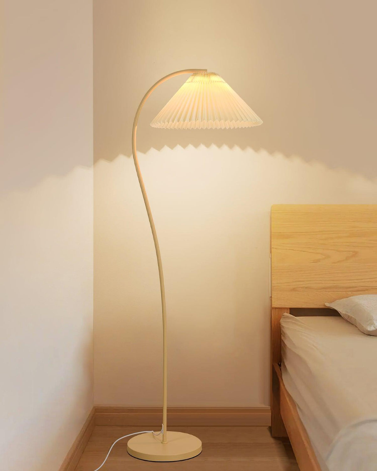 Fyrel Minimalistische Stoff-Stehleuchte in Creme & Hellgelb