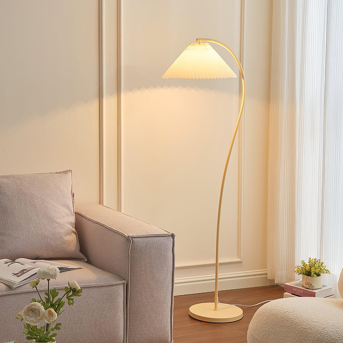 Fyrel Minimalistische Stoff-Stehleuchte in Creme & Hellgelb