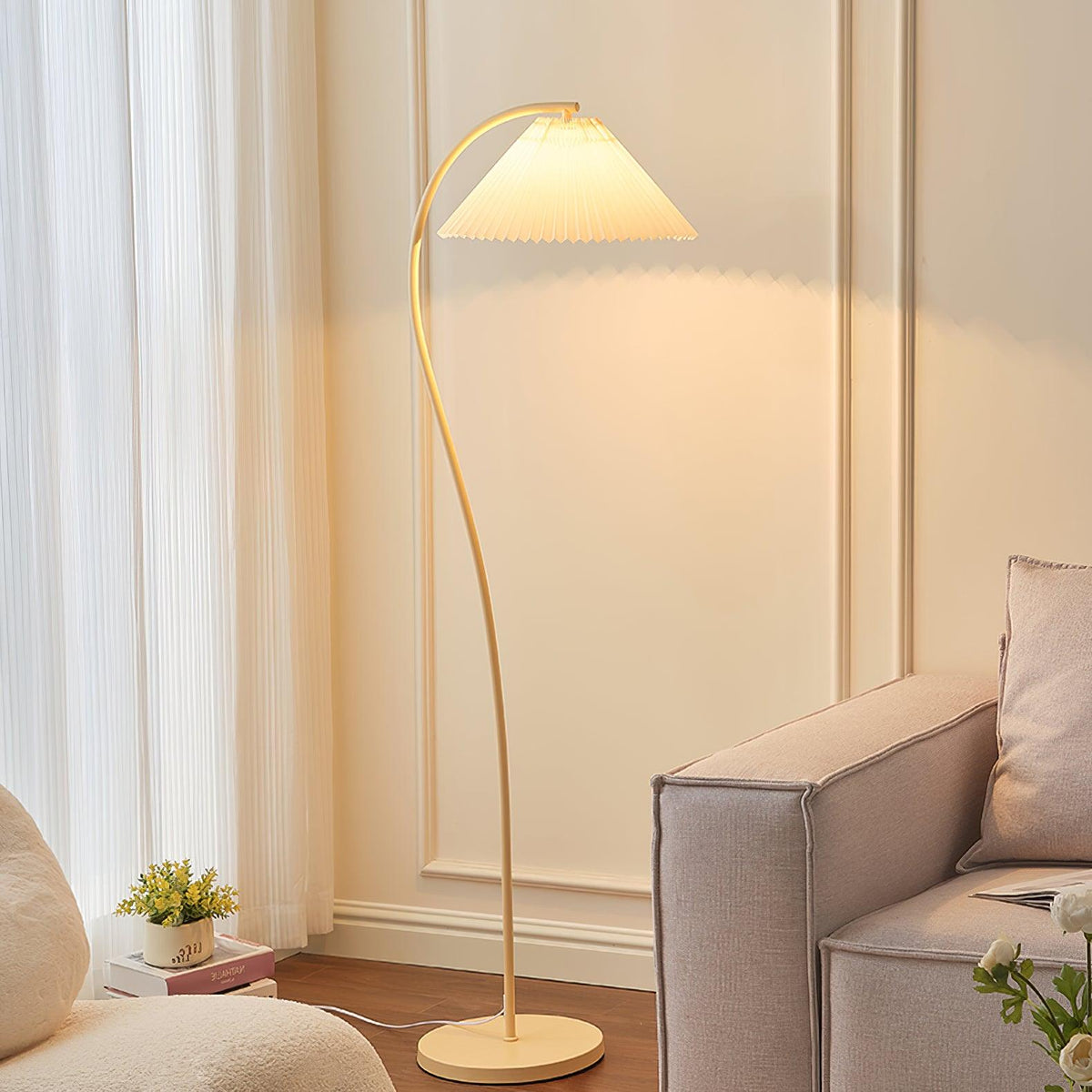 Fyrel Minimalistische Stoff-Stehleuchte in Creme & Hellgelb