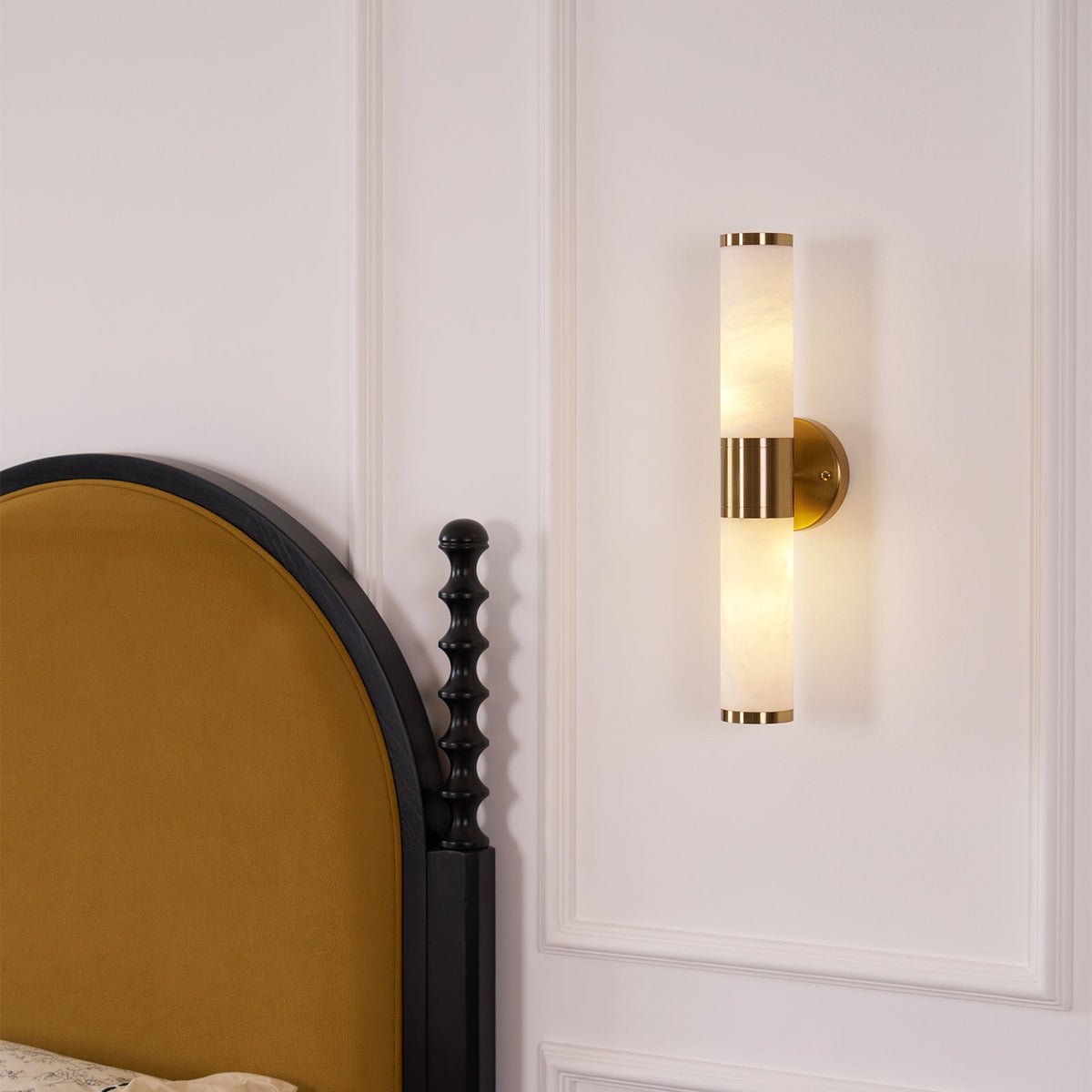Tira Minimalistische Wandleuchte aus Alabaster