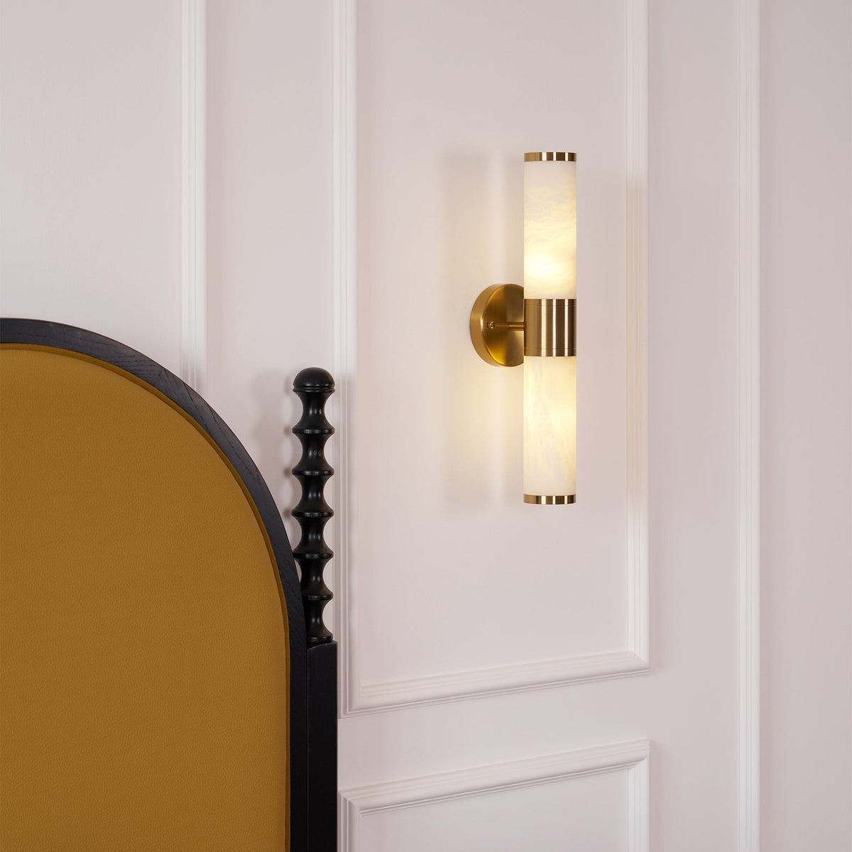 Tira Minimalistische Wandleuchte aus Alabaster
