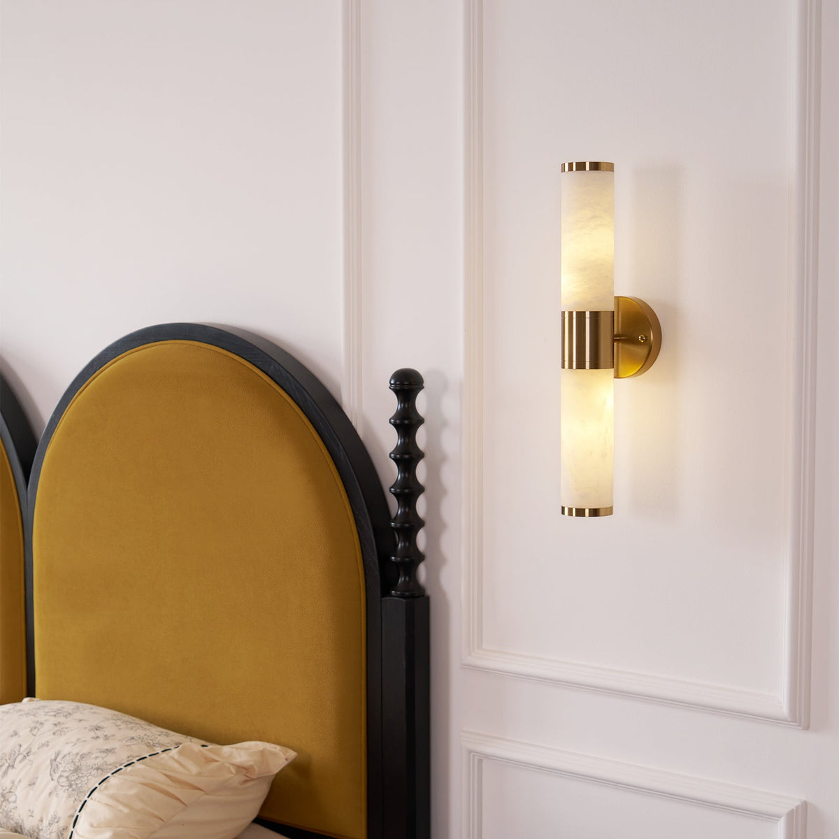 Tira Minimalistische Wandleuchte aus Alabaster