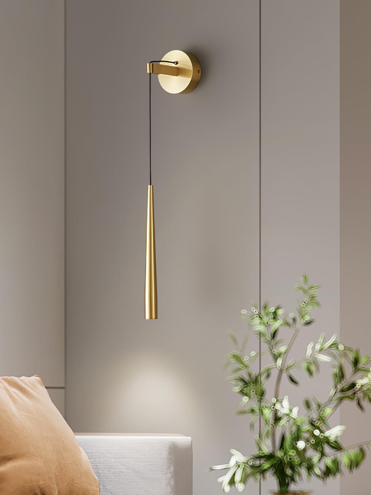 Dava zeitgenössische minimalistische konische Kristall-Wandleuchte