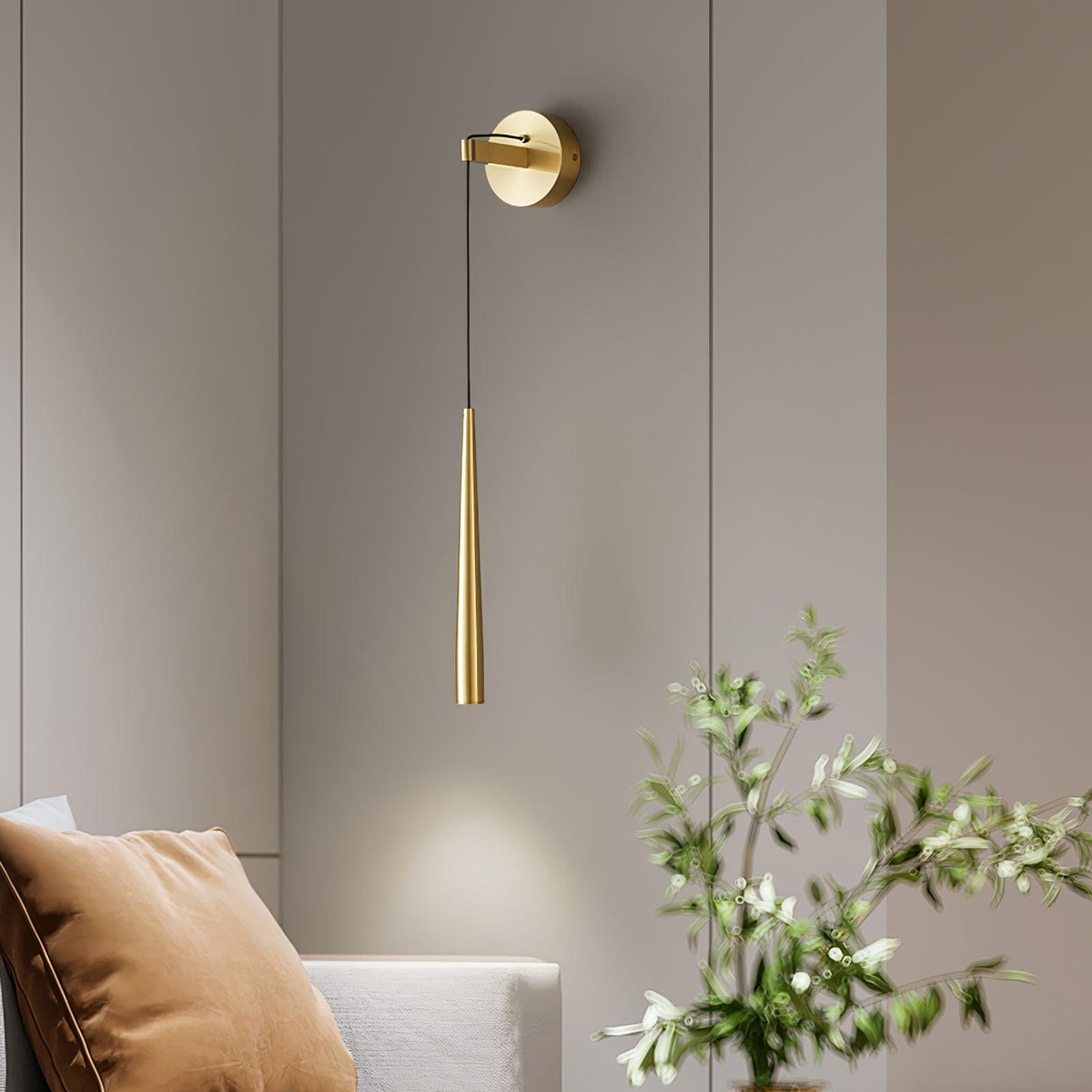 Dava zeitgenössische minimalistische konische Kristall-Wandleuchte