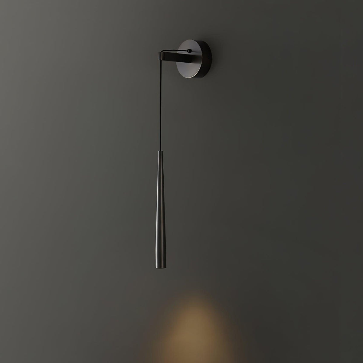 Dava zeitgenössische minimalistische konische Kristall-Wandleuchte