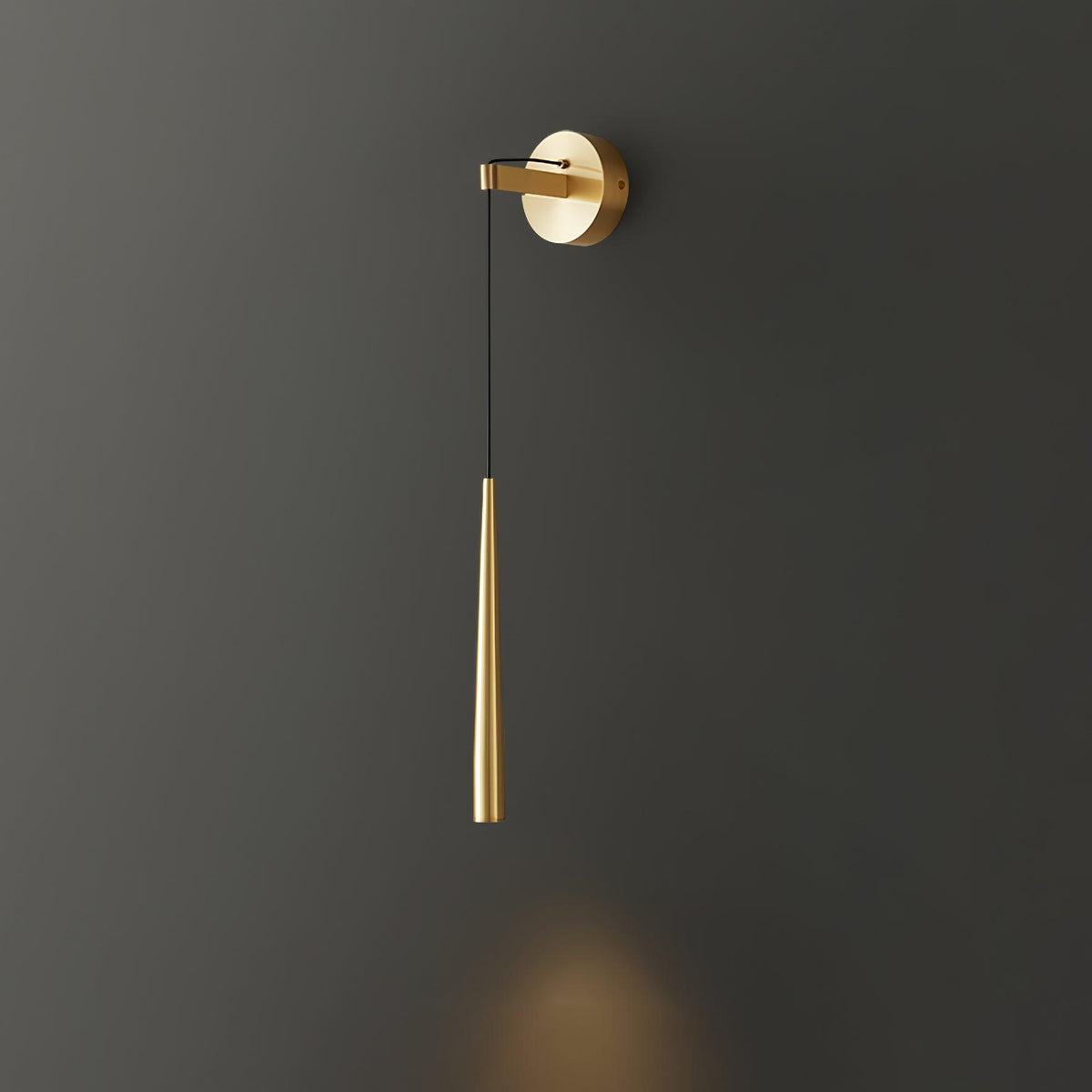Dava zeitgenössische minimalistische konische Kristall-Wandleuchte