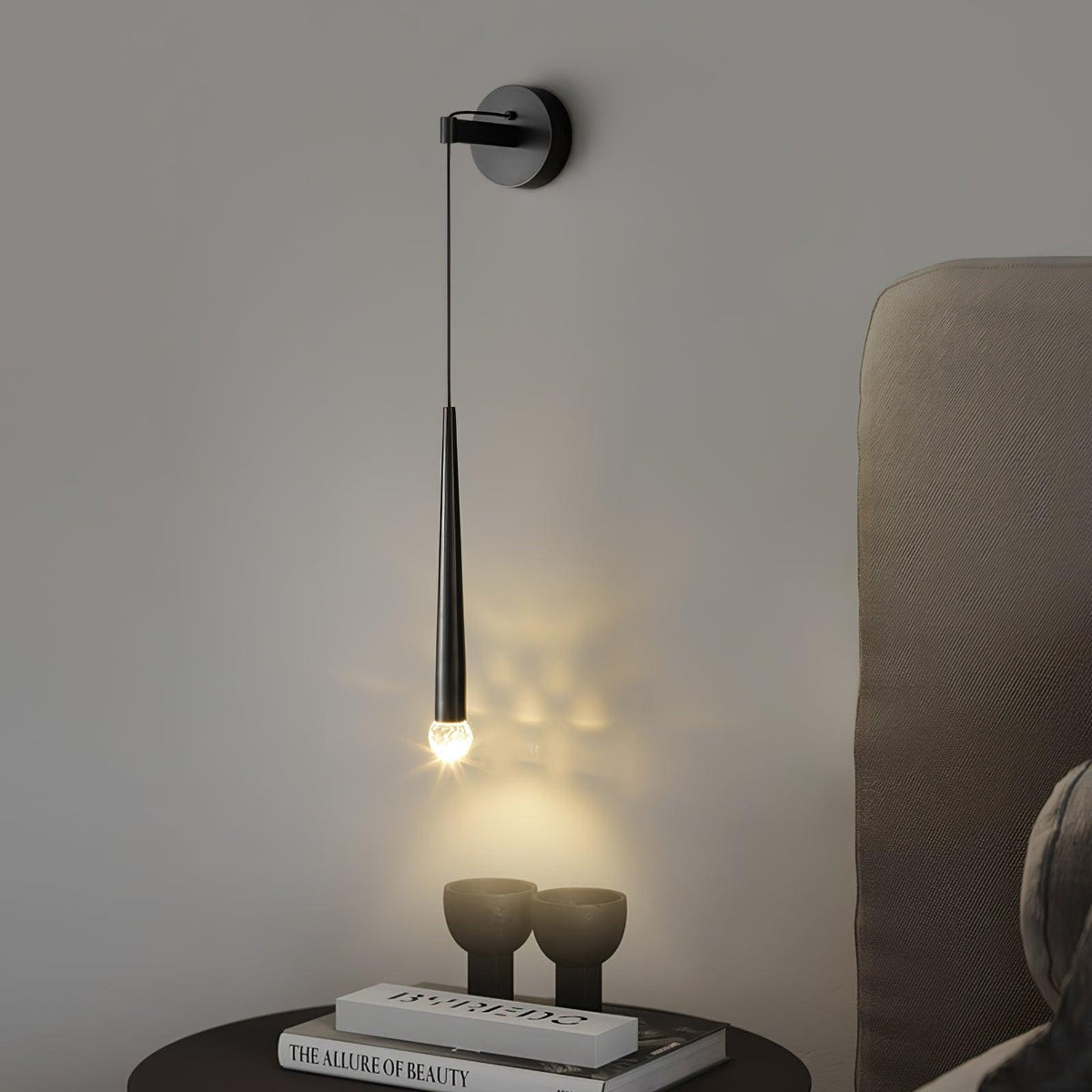 Dava zeitgenössische minimalistische konische Kristall-Wandleuchte