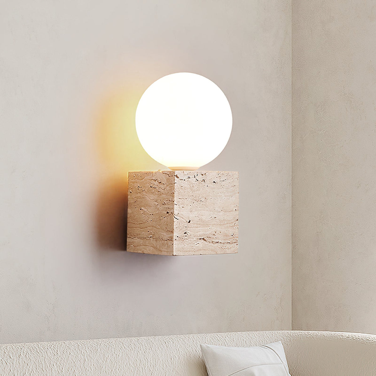 Eurlaean Cube-Base Travertine Wandleuchte
