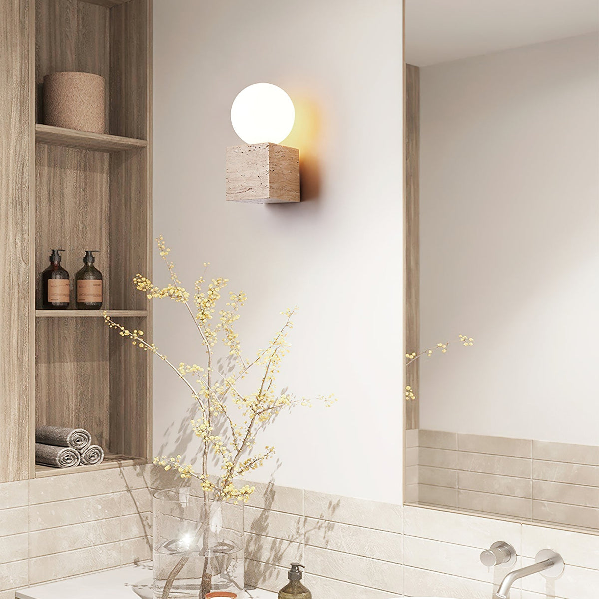 Eurlaean Cube-Base Travertine Wandleuchte