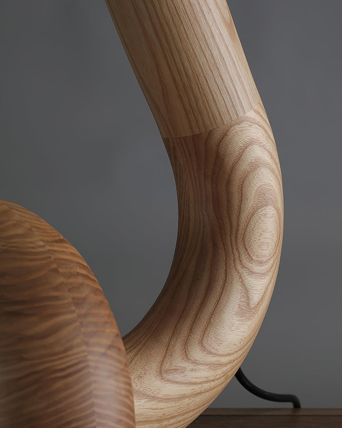 Arcus Tischleuchte aus Holz