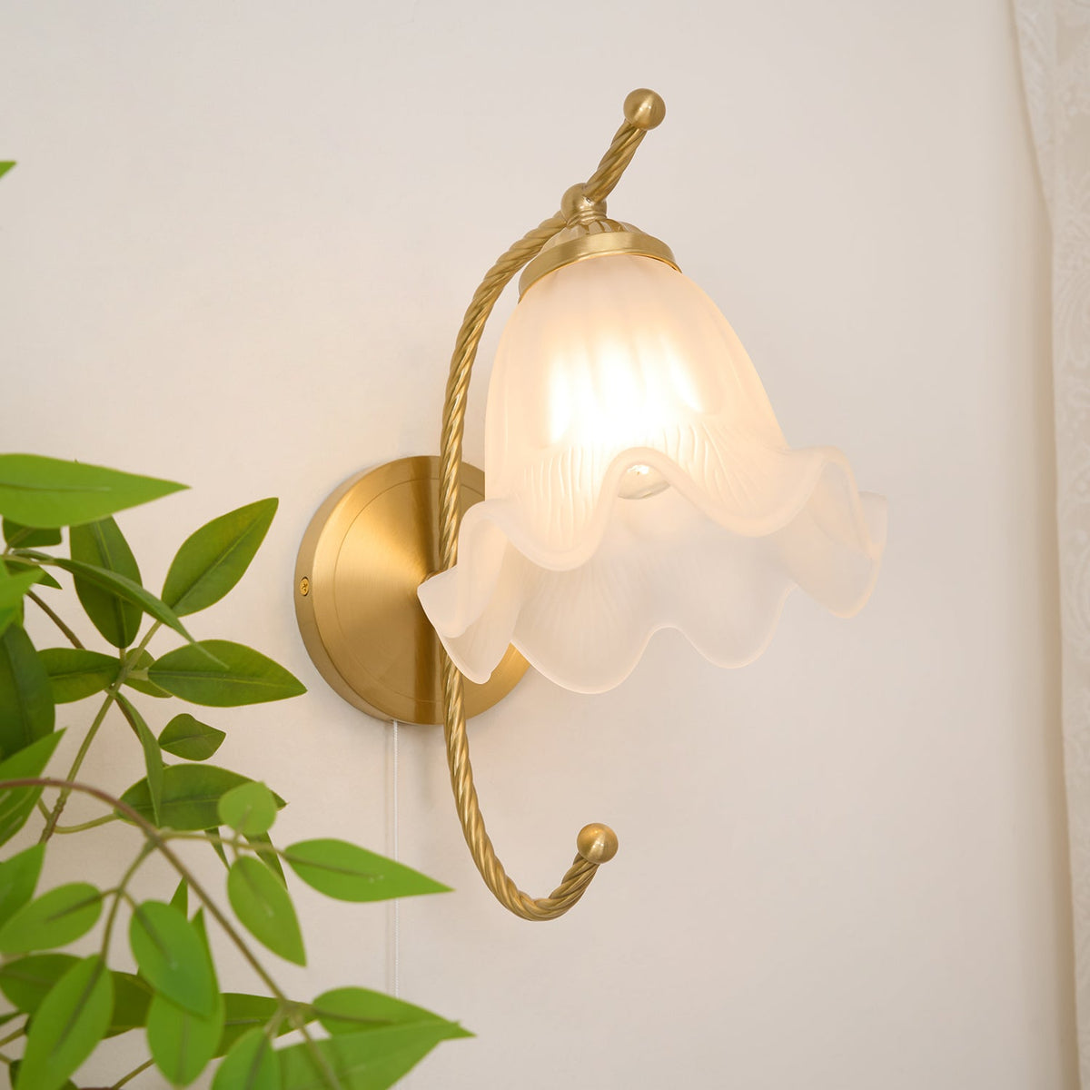 Celisenne Wandleuchte Messing Schwanenhals Milchglas Blumenform