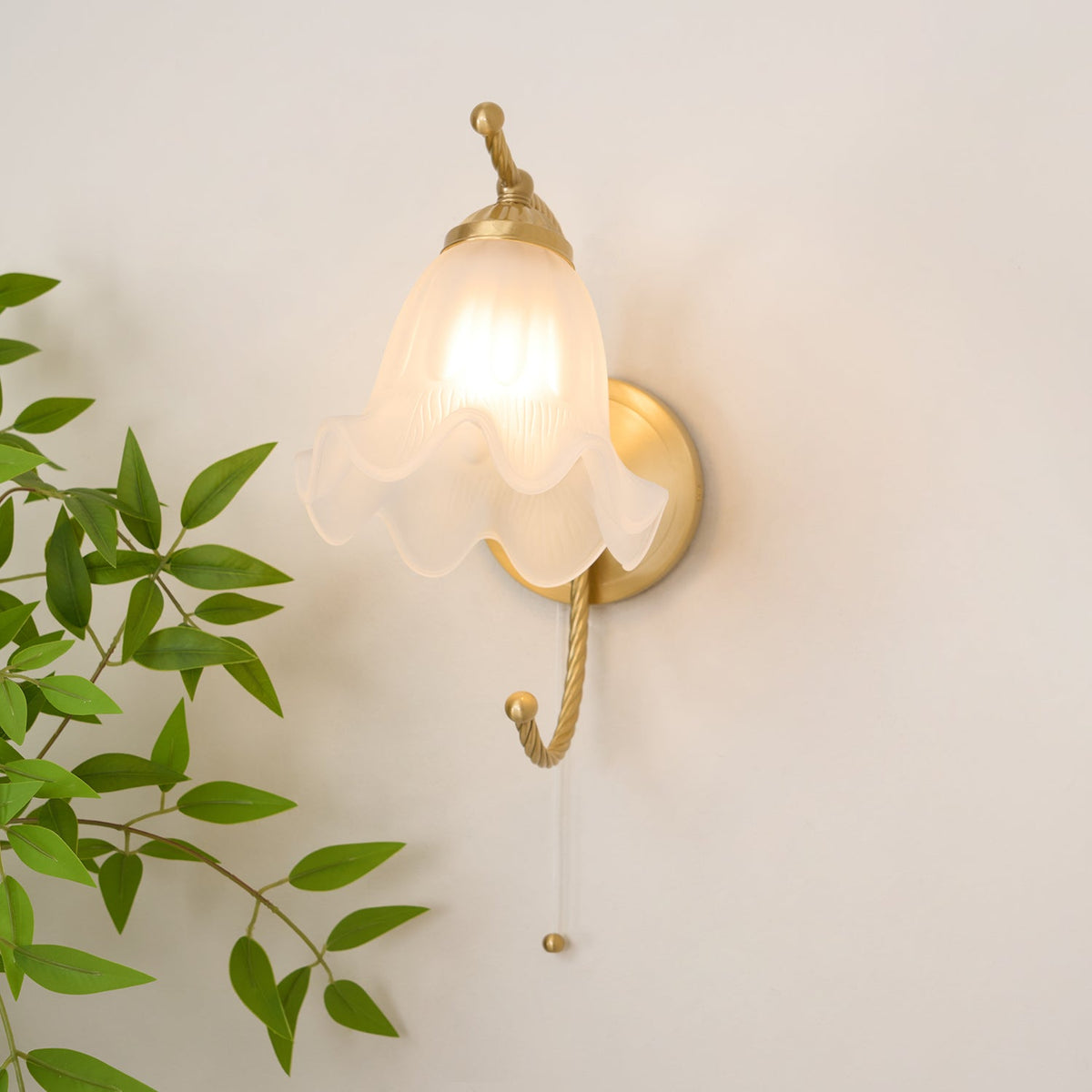 Celisenne Wandleuchte Messing Schwanenhals Milchglas Blumenform