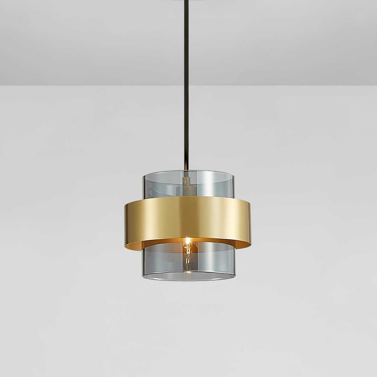 Celariella Pendelleuchte aus Messing mit Glas in zeitgenössischem Design