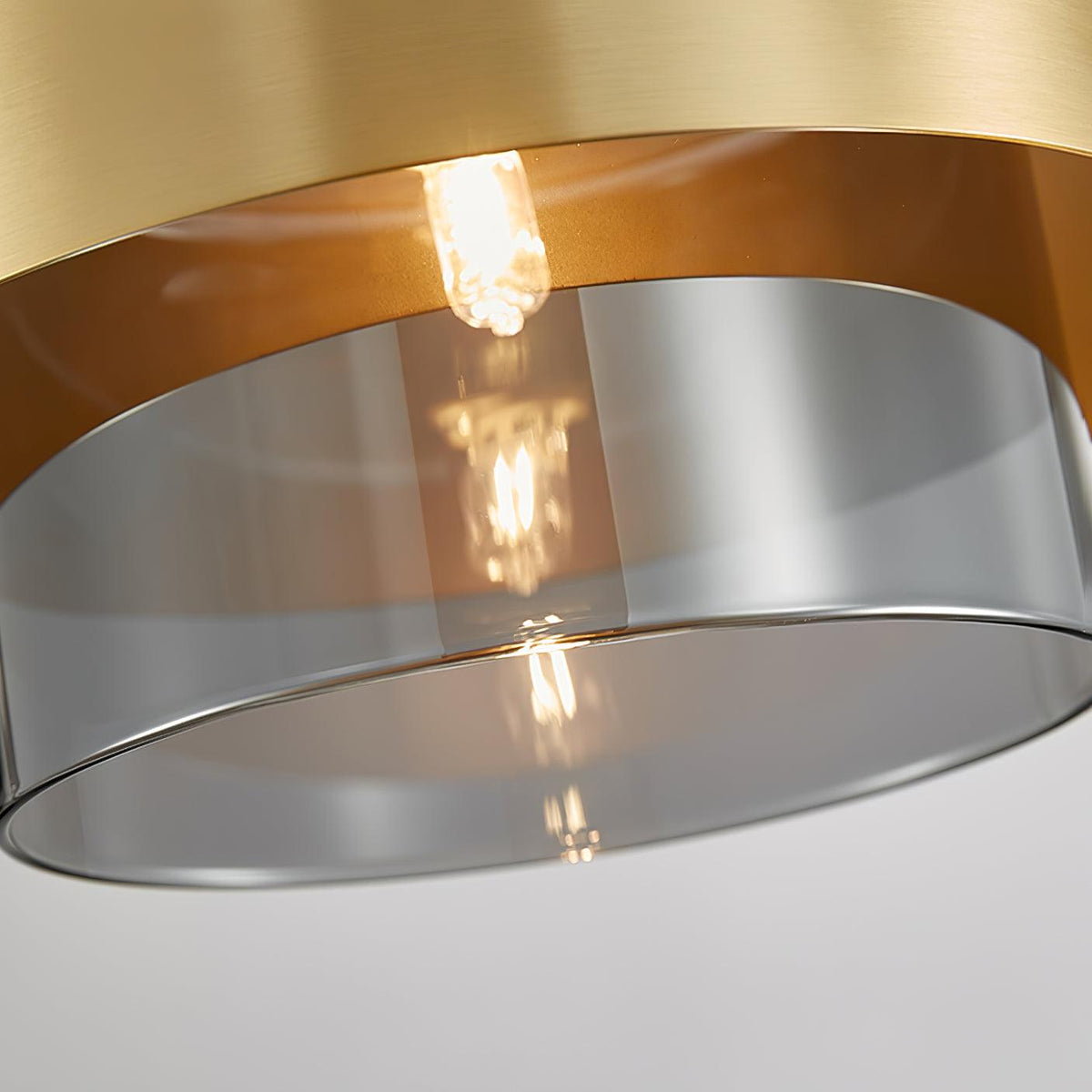 Celariella Pendelleuchte aus Messing mit Glas in zeitgenössischem Design