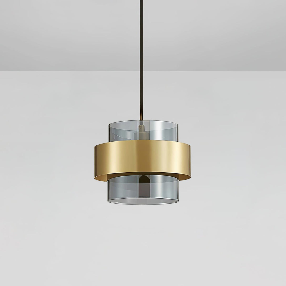 Celariella Pendelleuchte aus Messing mit Glas in zeitgenössischem Design