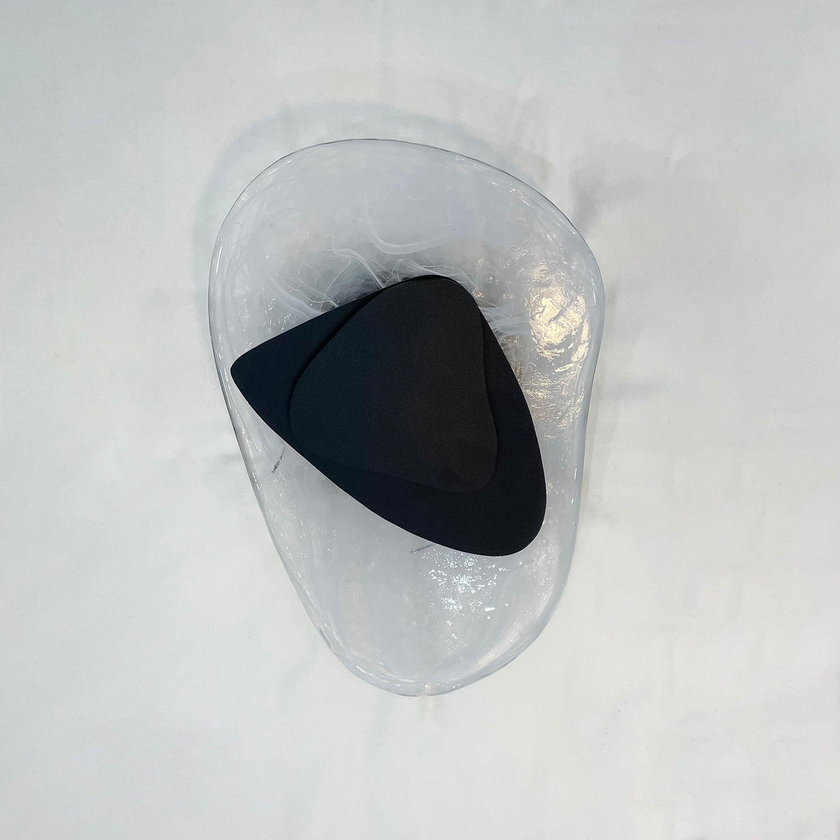 Beatrice Künstlerische Wandleuchte aus schwarzem Glas