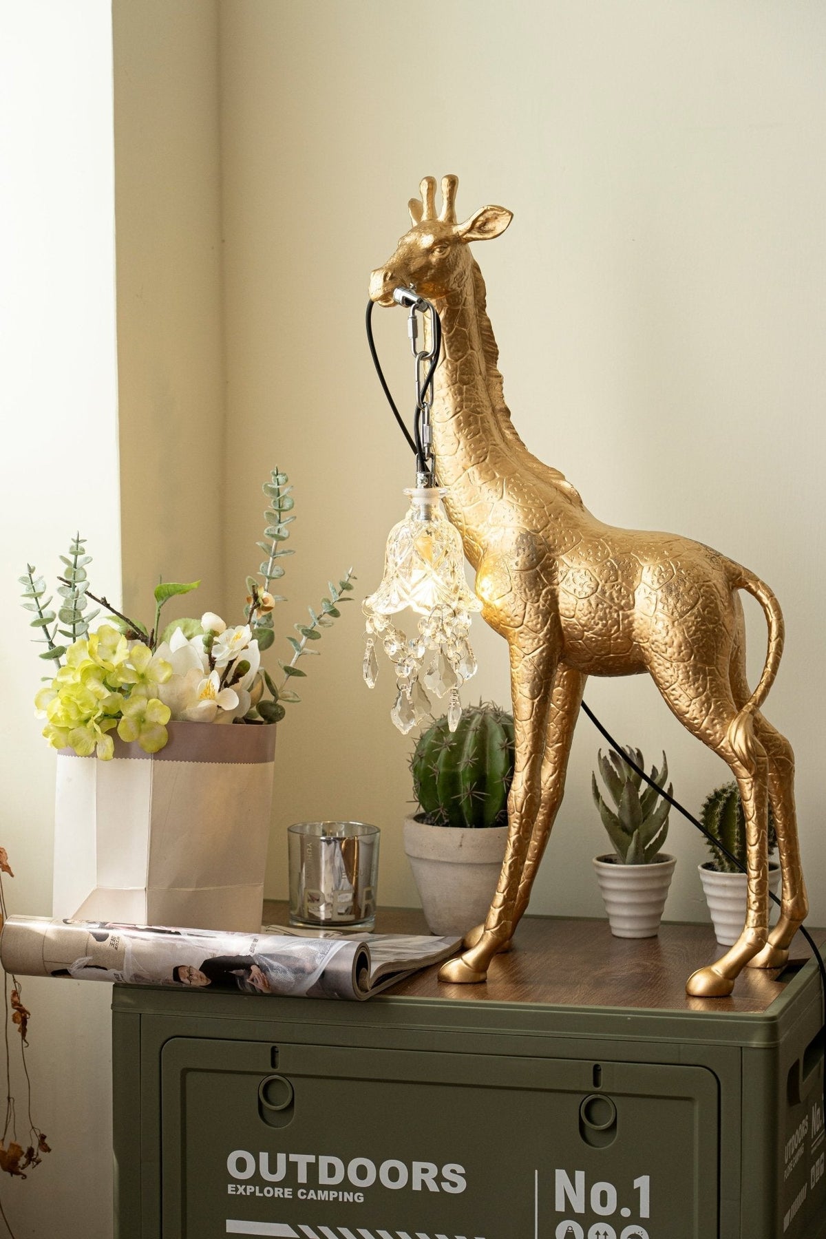 Fexl luxuriöse Giraffe Royale Skulptur-Stehleuchte
