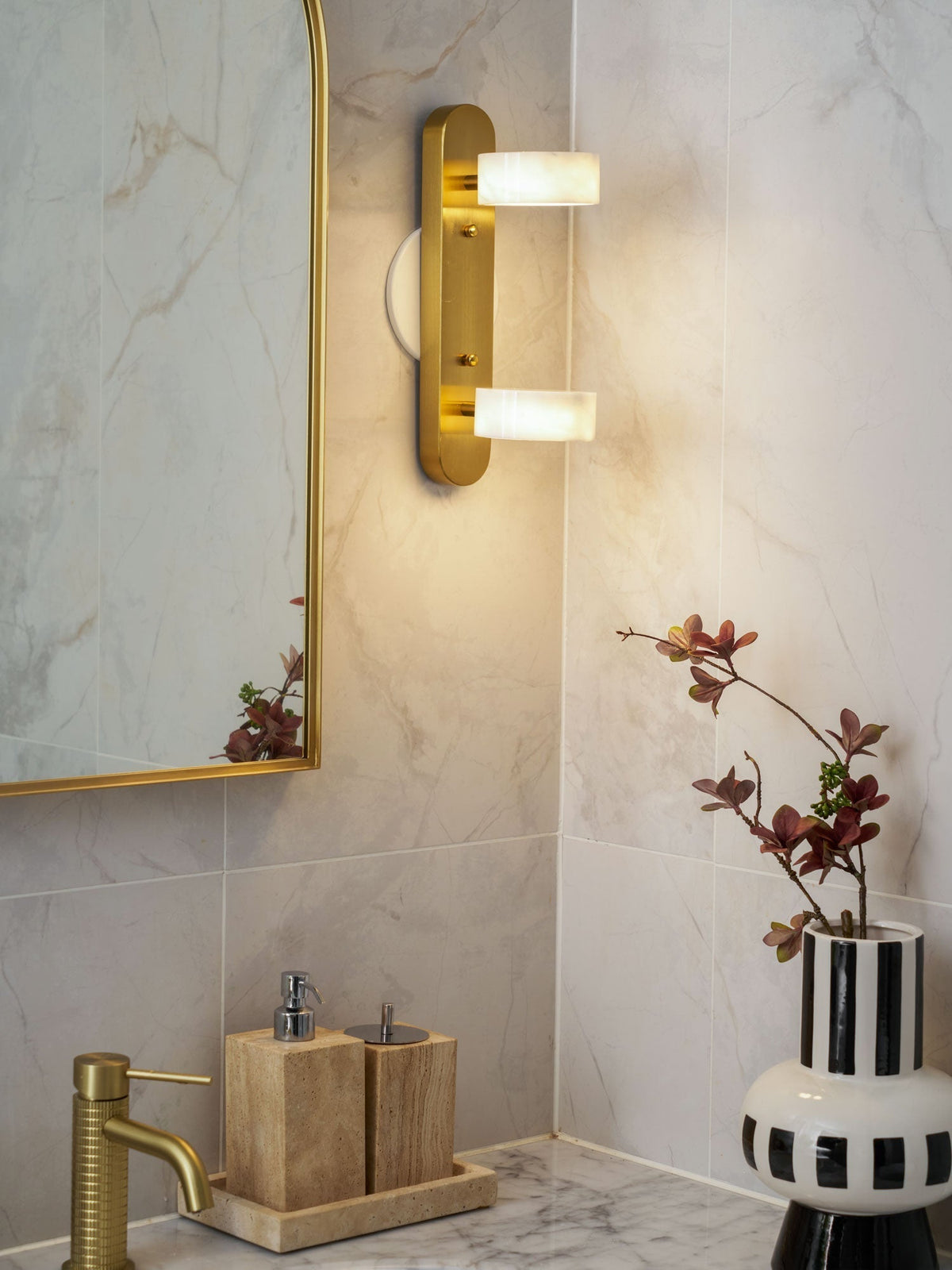 Orshaa lineare Travertin-Wandlampe
