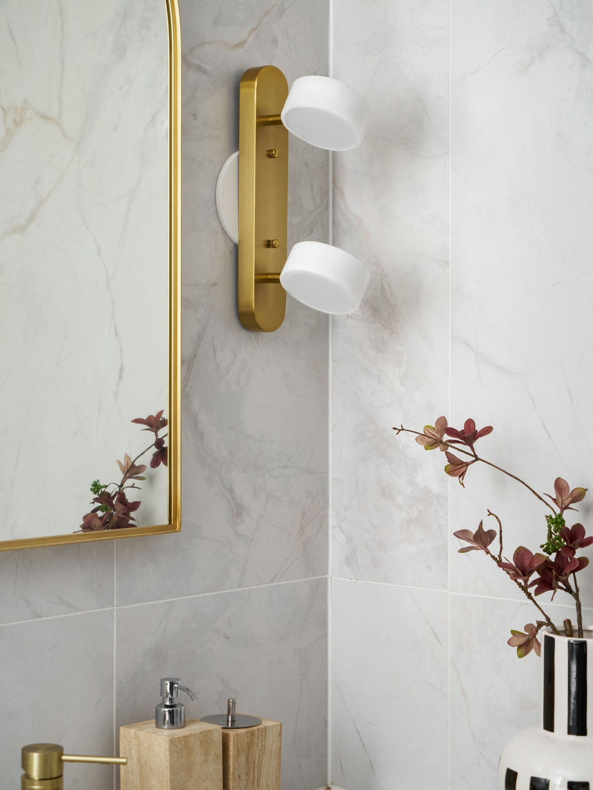 Orshaa lineare Travertin-Wandlampe