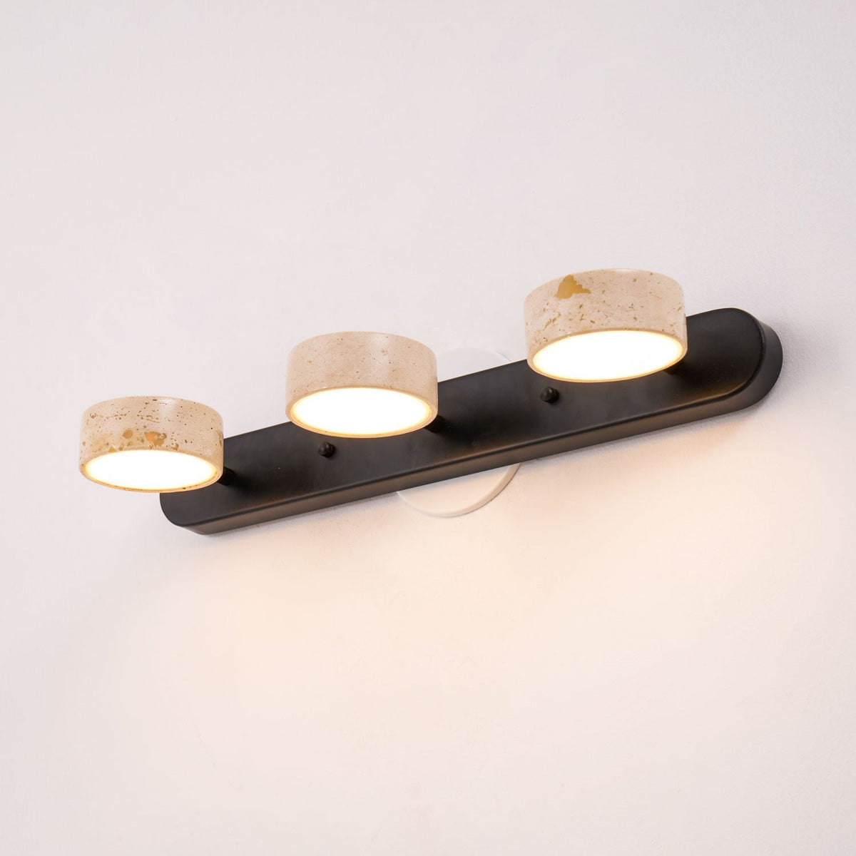 Orshaa lineare Travertin-Wandlampe