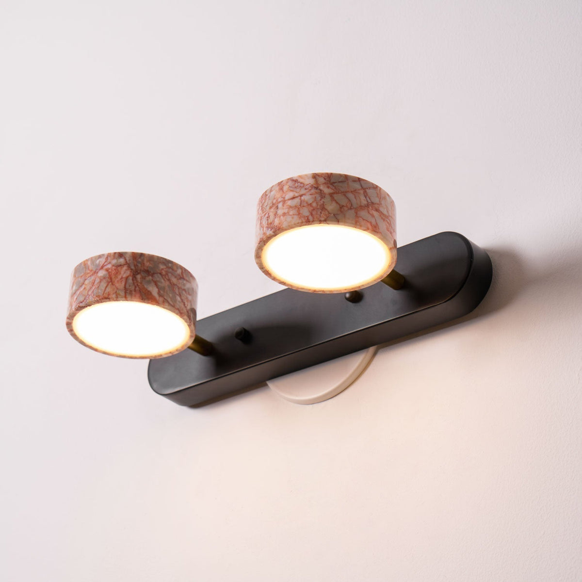 Orshaa lineare Travertin-Wandlampe