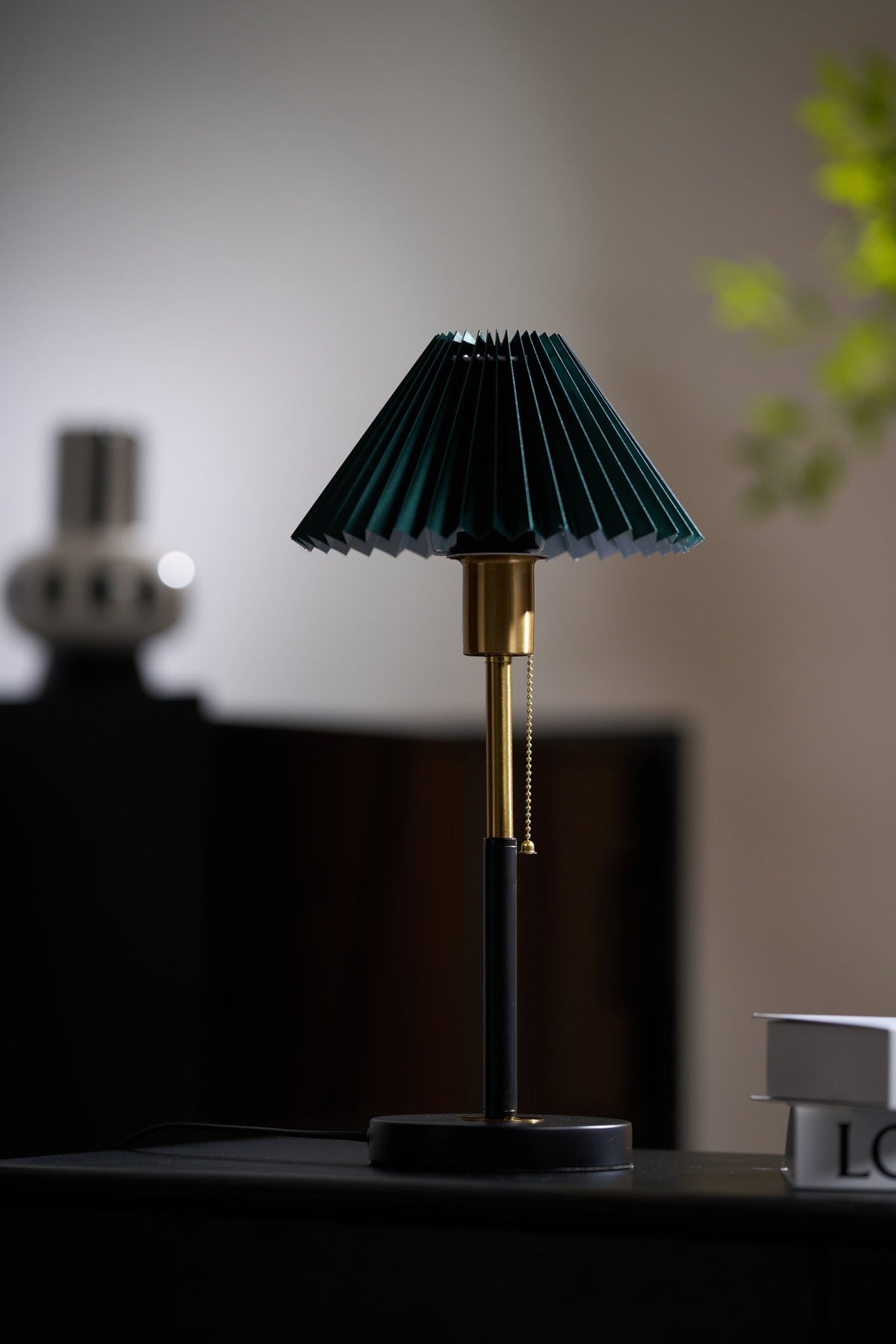 Mevzo Minimalistische Tischleuchte aus Keramik