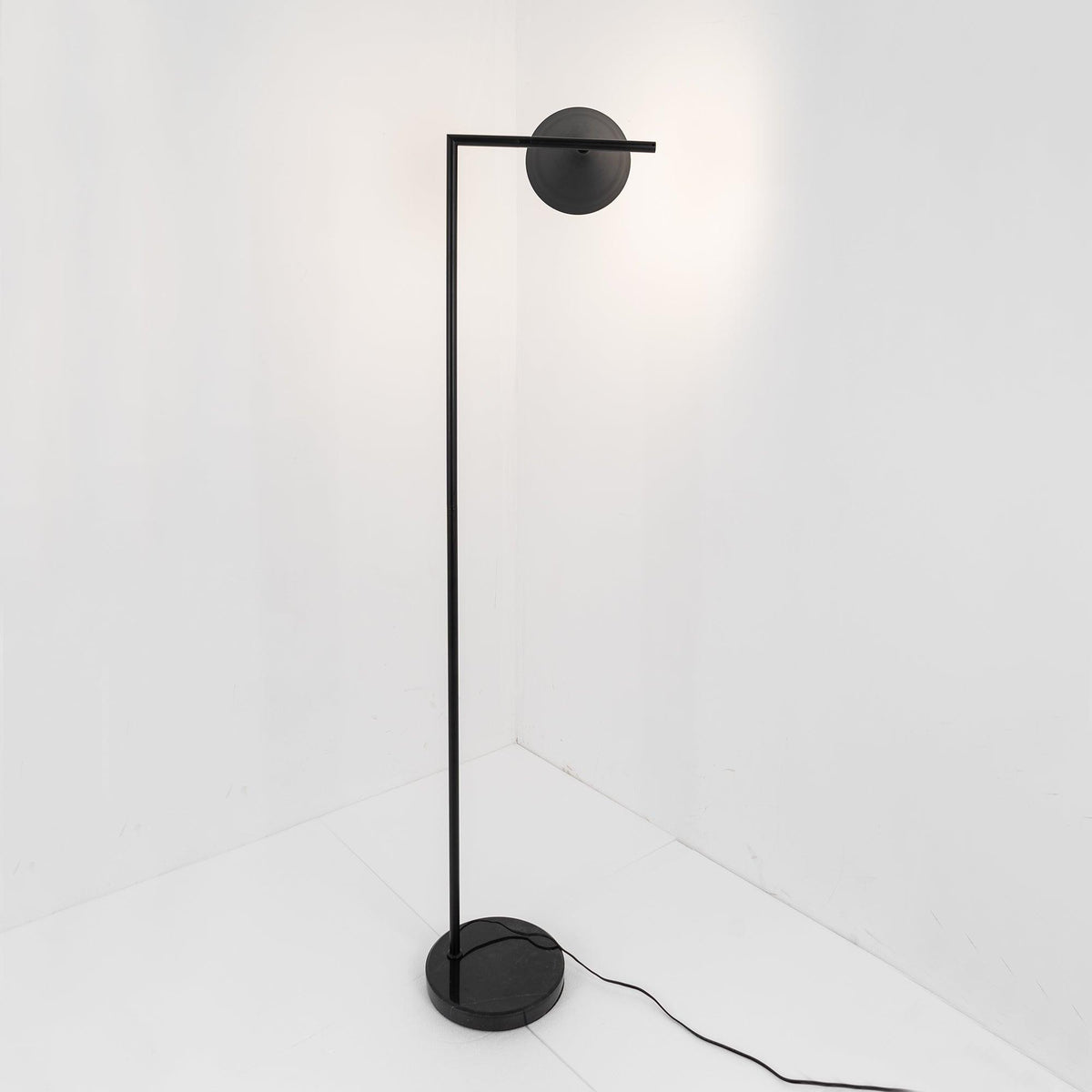 Nell Minimalistische Stehleuchte