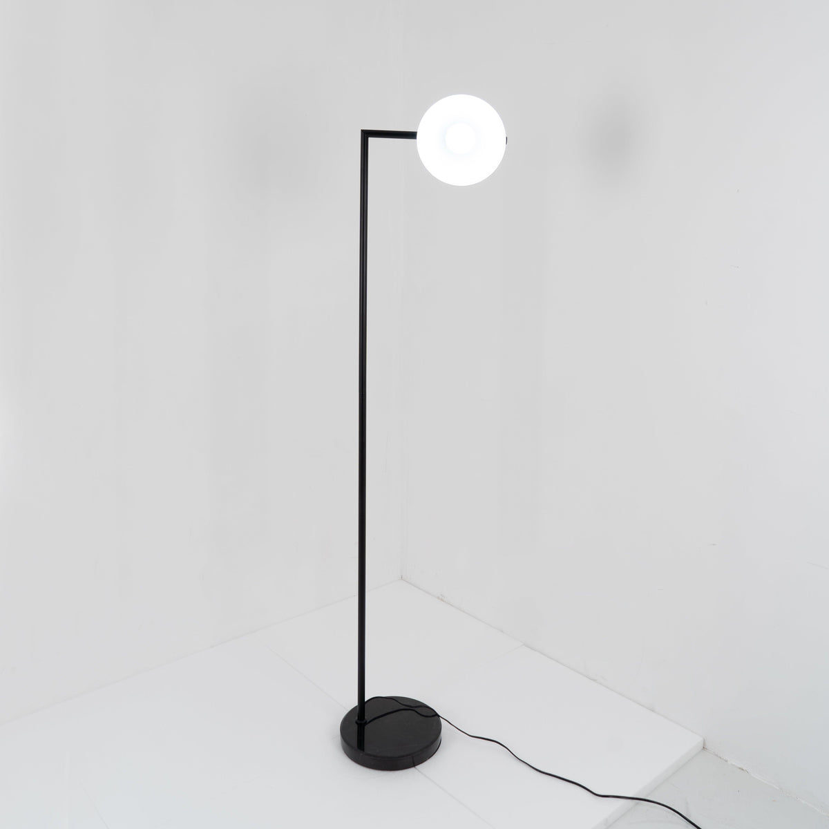 Nell Minimalistische Stehleuchte