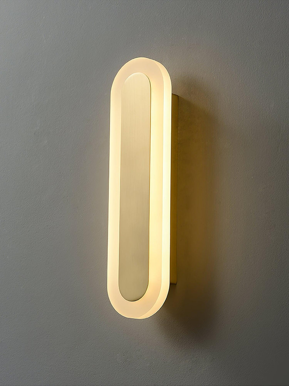 Solanelle zeitgenössische minimalistische Wandleuchte aus Messing