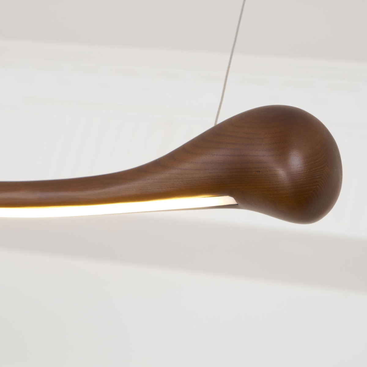 Alenor Pendelleuchte aus Holz im Retro-Stil