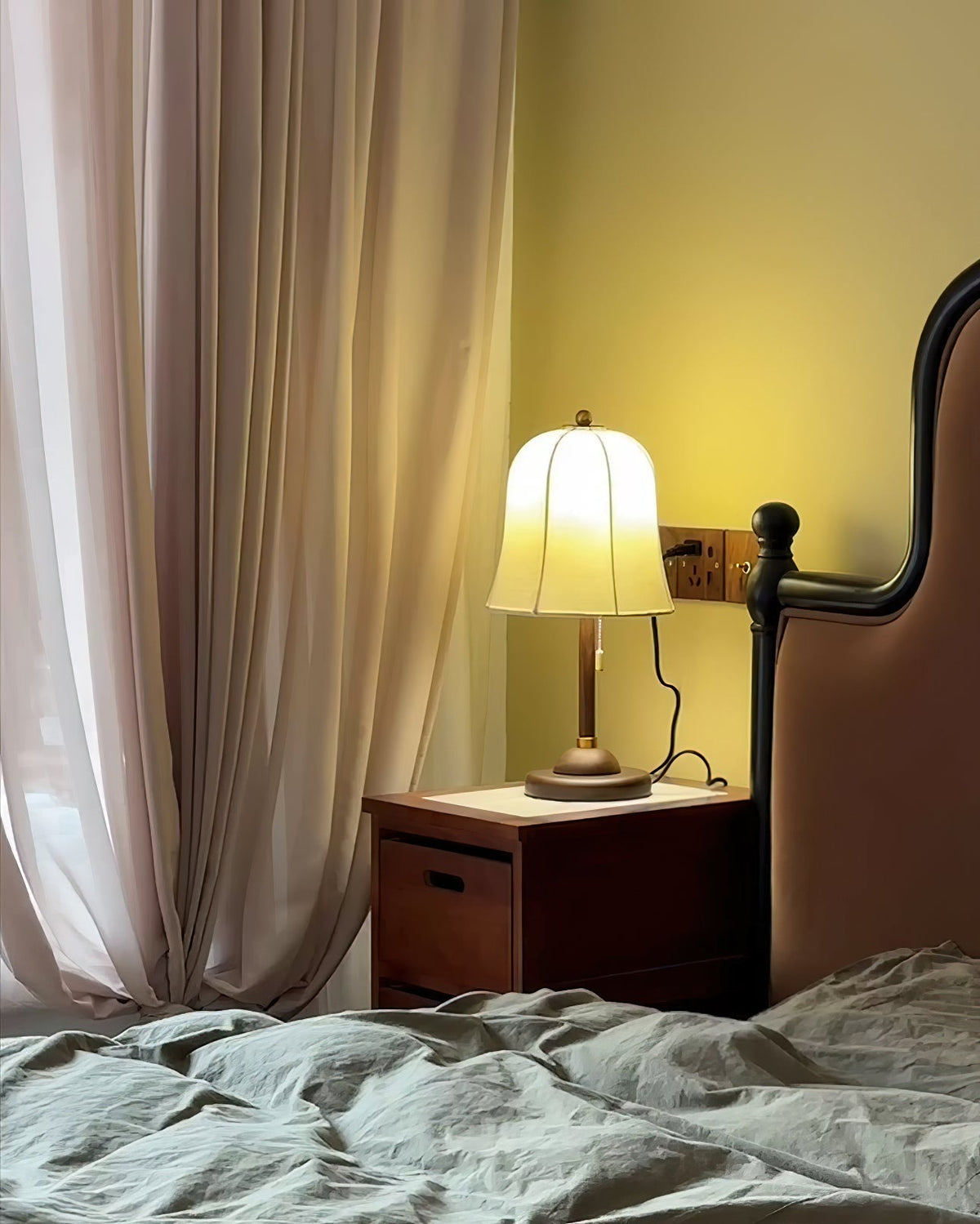 Ivelen Tischleuchte aus Eschenholz im Wabi-Sabi-Stil