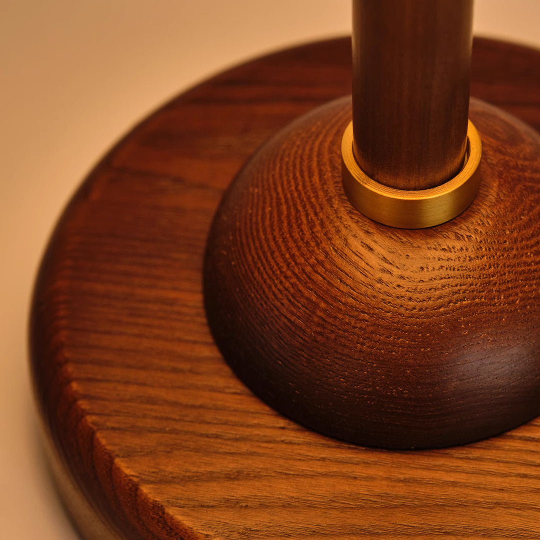 Ivelen Tischleuchte aus Eschenholz im Wabi-Sabi-Stil