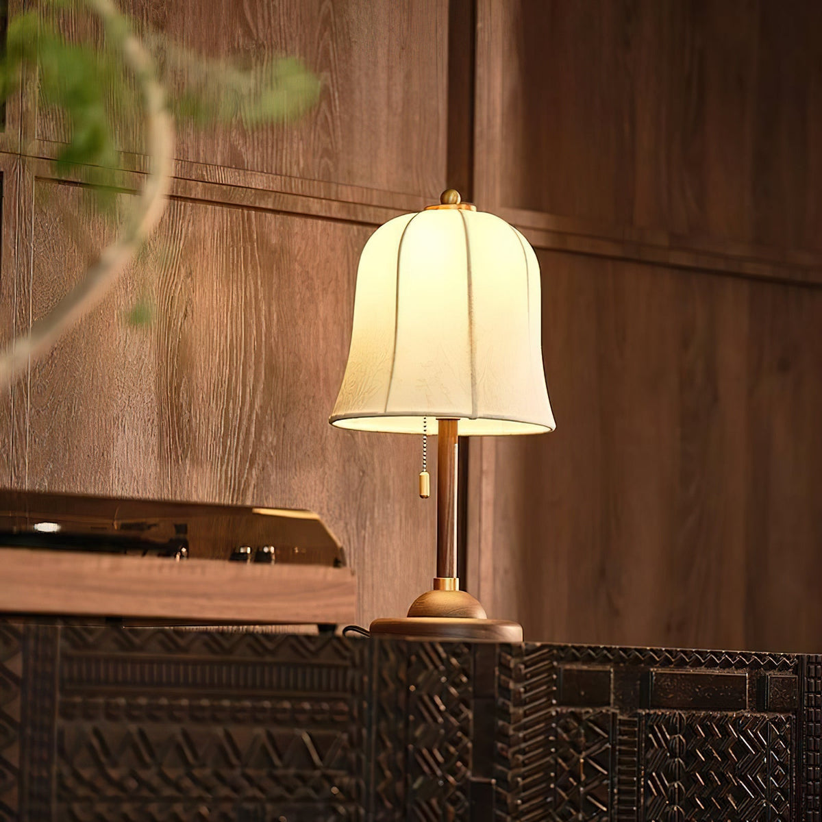 Ivelen Tischleuchte aus Eschenholz im Wabi-Sabi-Stil