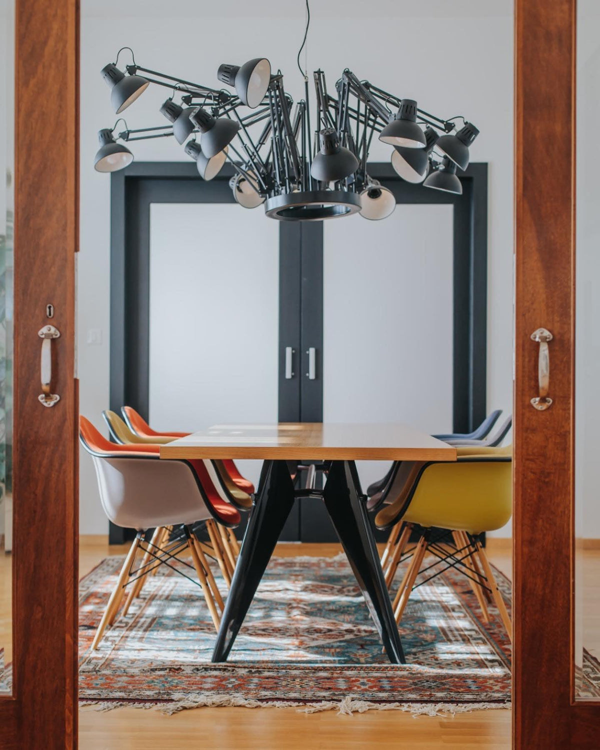 Livenu Kronleuchter Schwarz verstellbar Multi-Arm