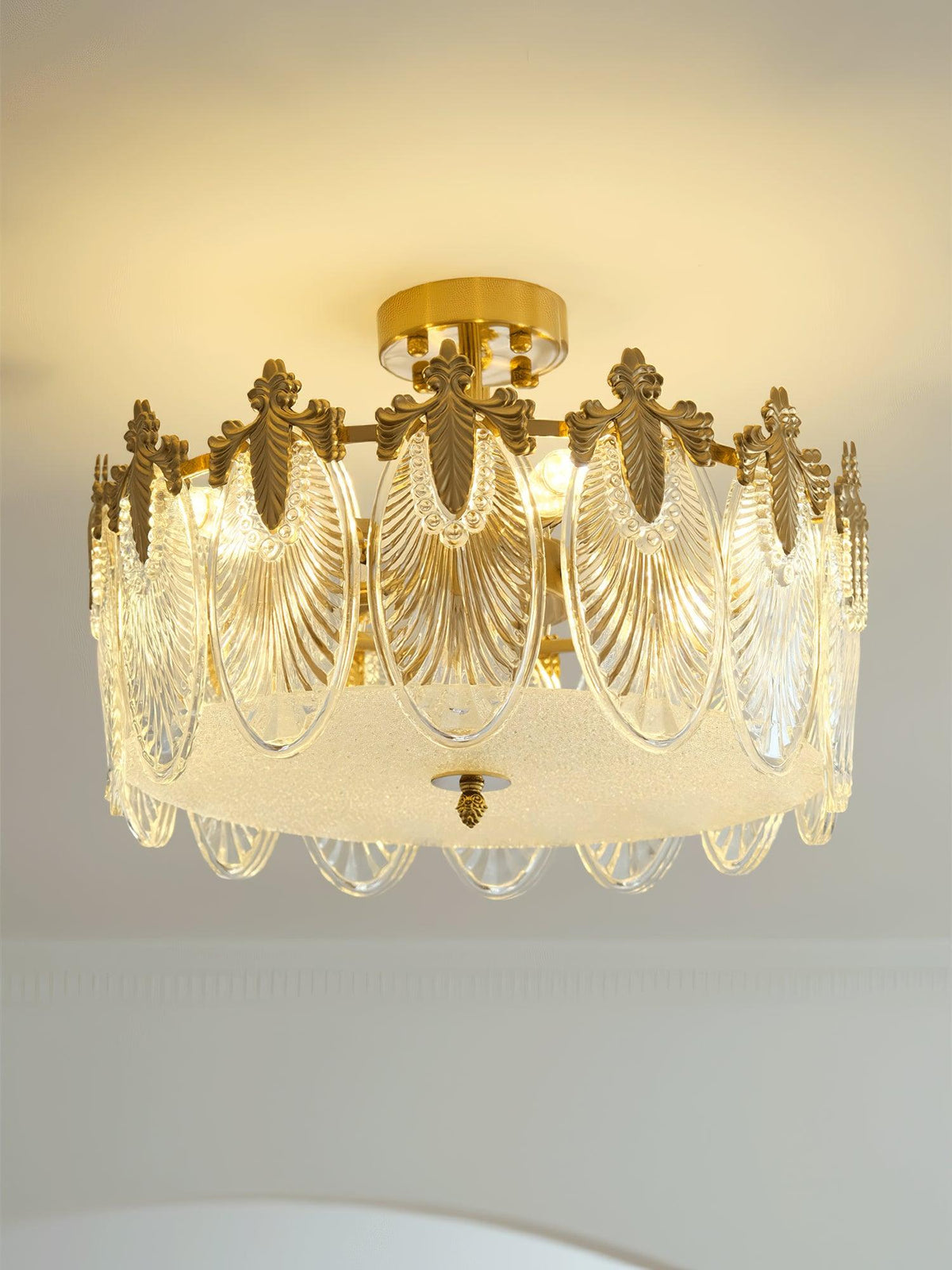 Eirisena Kronleuchter Glas-Kronblätter Goldrahmen Rund